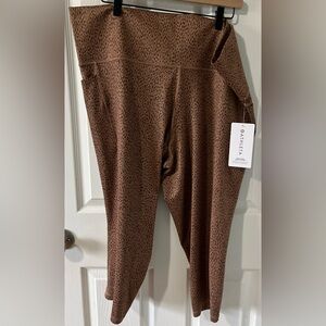 NWT Athleta Salutation Stash 7/8 leggings. Sz 3X brown